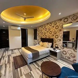 3* Hotel Hardik Palacio